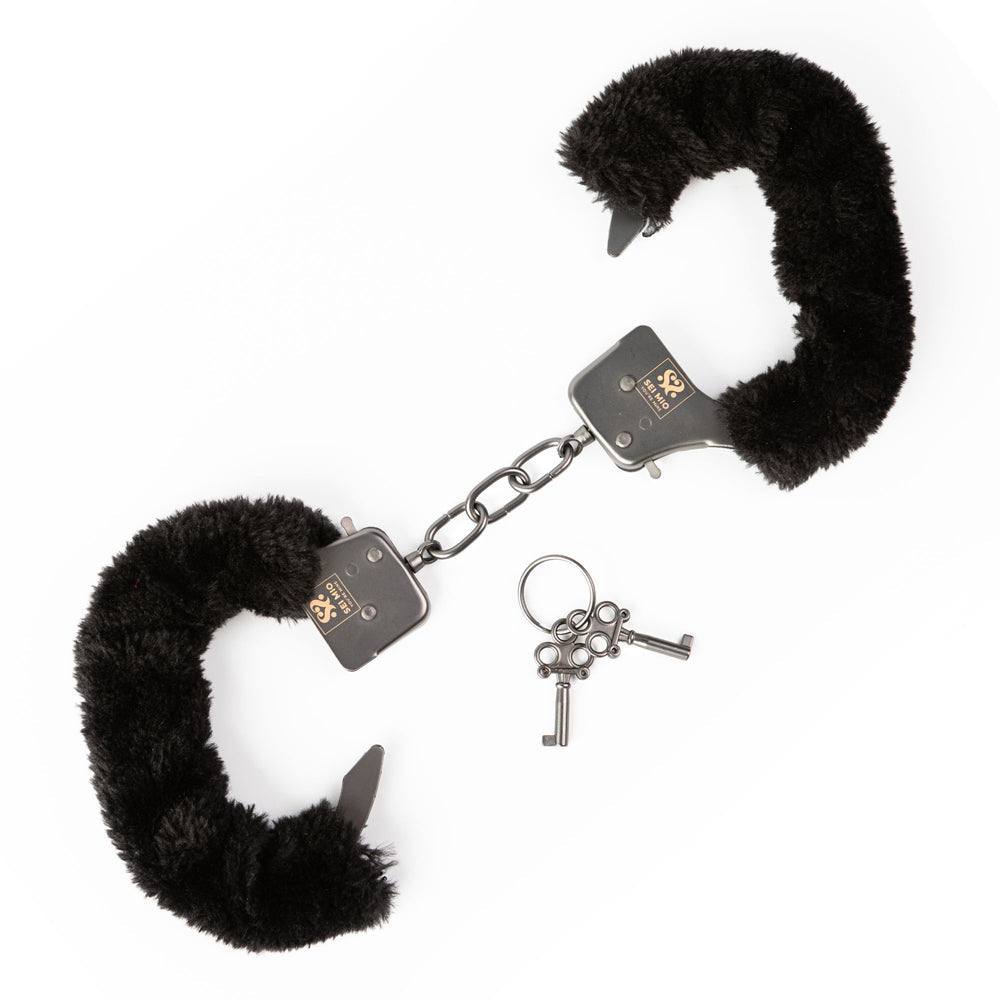 SEI MIO Cuff Love Furry Metal Handcuffs