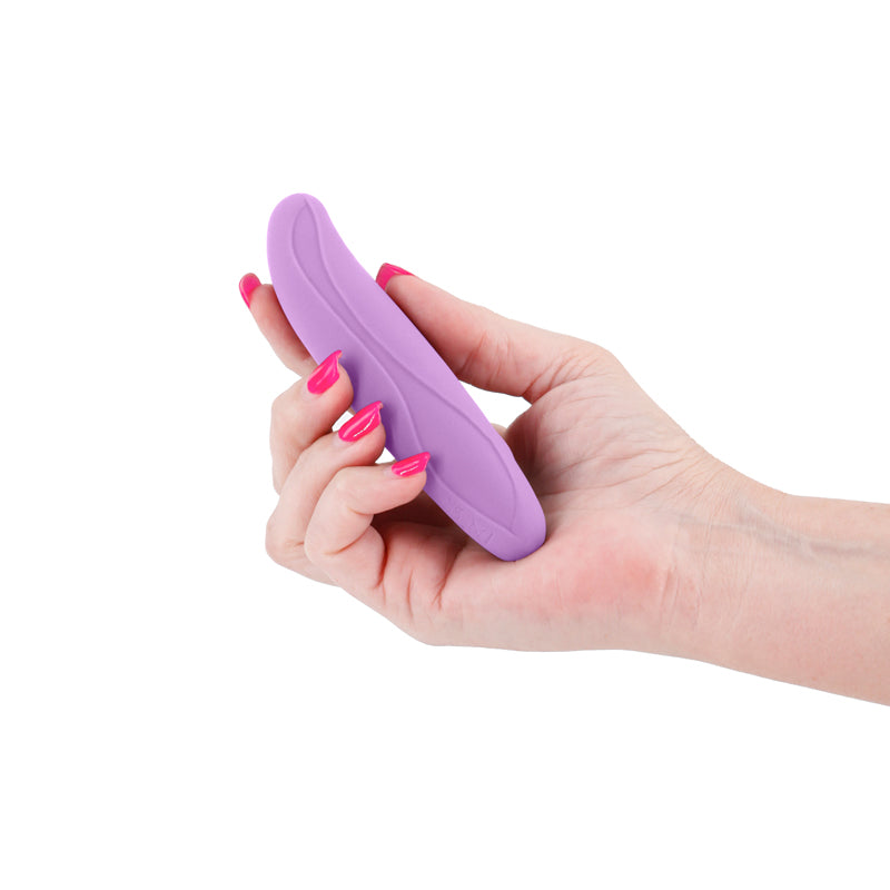 Inya flirt G-spot lilac vibrator made with flexible silicone example photo.