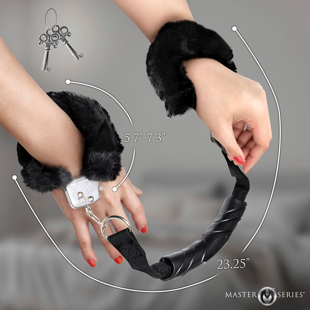 Furry handcuffs with handle black measurement photo.