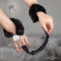 Furry handcuffs with handle black measurement photo.