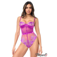 Woman wearing a purple lingerie set with floral details on a white background, featuring the brand 'Mapale'.