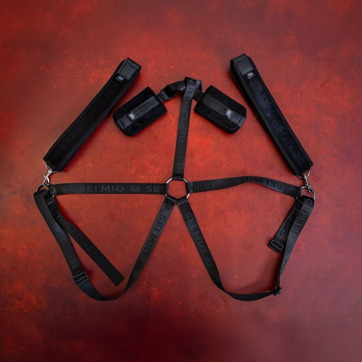 Sei mio body harness body kit featuring straps and buckles.